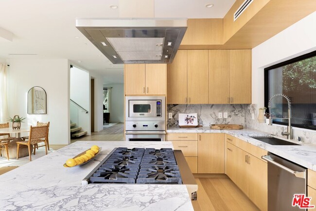 Building Photo - 9064 Harland Ave