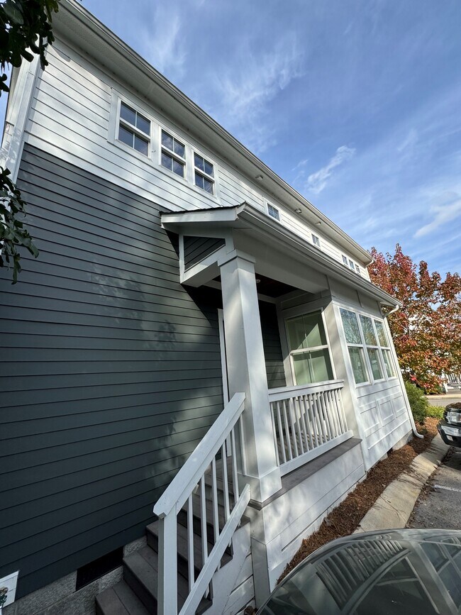 Building Photo - 509 Rosedale Ave