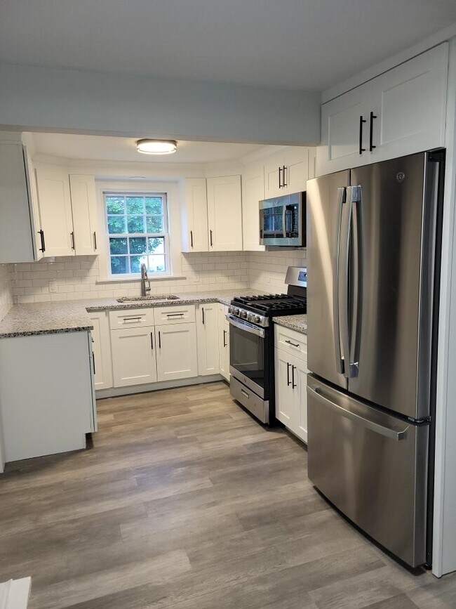 Building Photo - 18 Johnson St