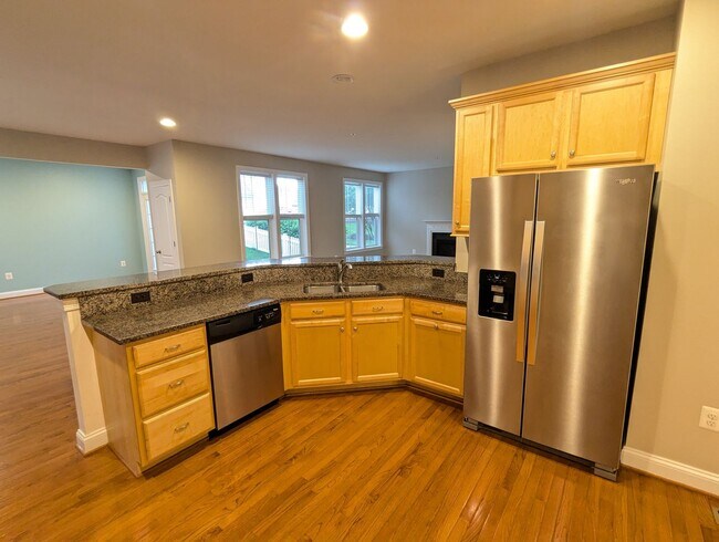 Building Photo - STUNNING Single Family Home in Brunswick C...
