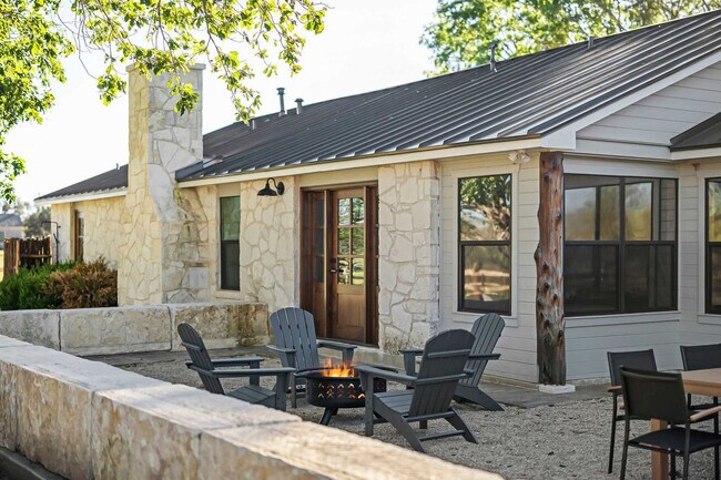 Building Photo - 1219 Sisterdale Rd