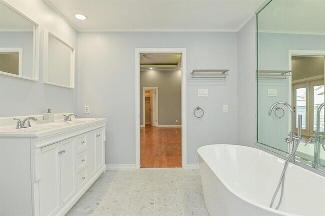 Building Photo - 12625 Memorial Dr