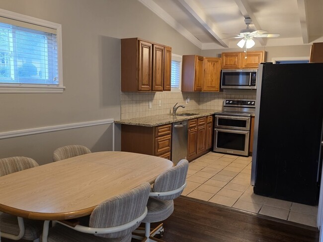 Building Photo - 3659 Ashwood Dr SE