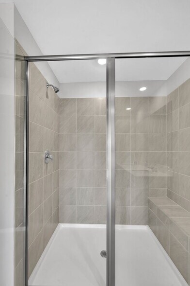 Building Photo - 361 Euclid Dr