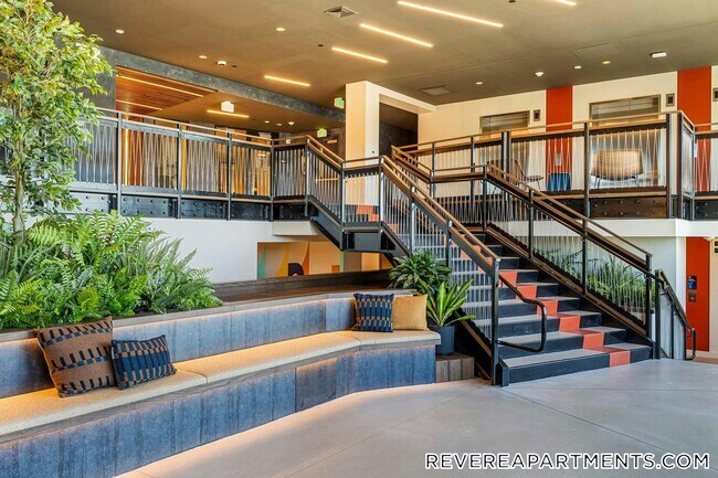 Building Photo - 328 Bank St