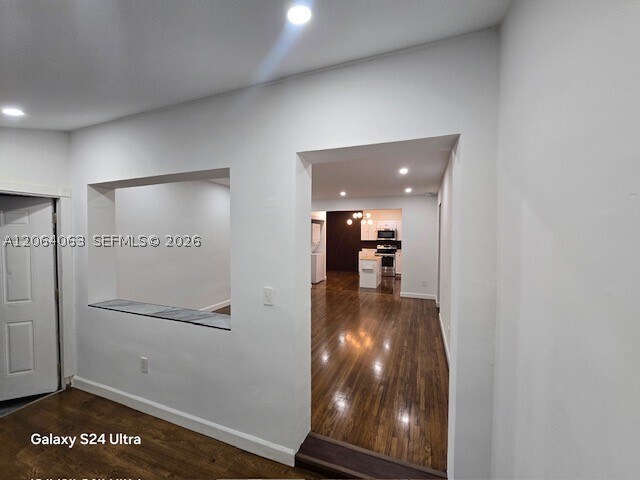Building Photo - 1071 NE 160th St