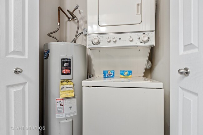 Building Photo - 1627 Westminster Dr