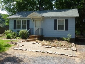 Building Photo - 211 Twin Lakes Rd