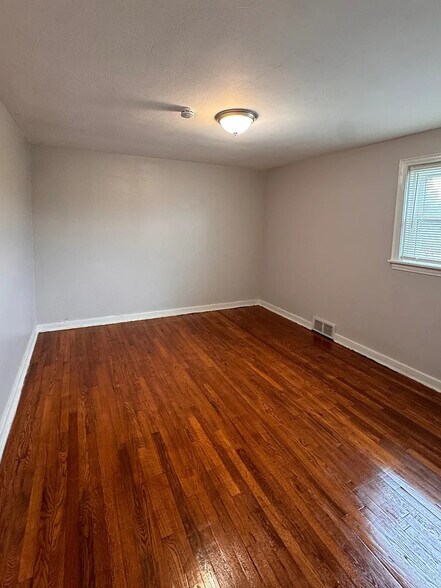 Building Photo - 52 Macek Dr