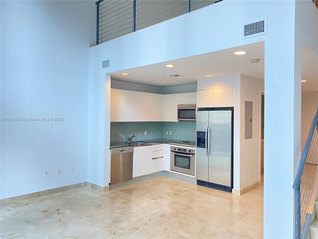 Building Photo - 1060 Brickell Ave