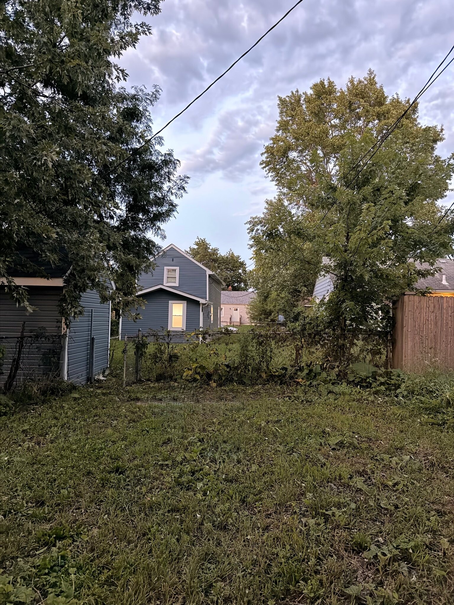 Building Photo - 2767 Hiawatha St