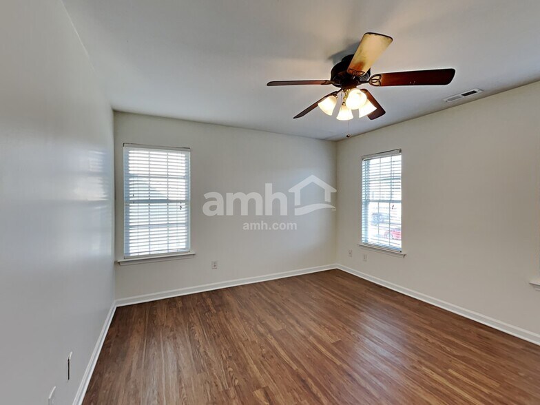 Building Photo - 254 Royalton Rd