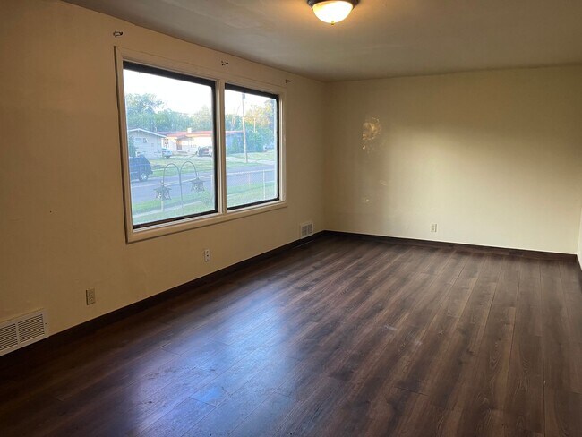 Building Photo - 3 bedroom home in Rockford