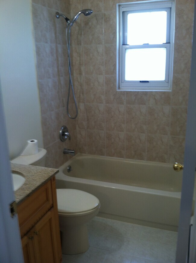 Building Photo - 134 Commercial Ave