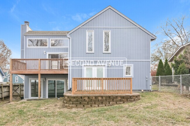 Building Photo - 1804 NE Gatewood Dr