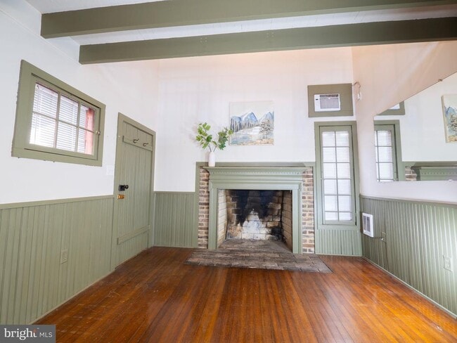 Building Photo - 703 S Loudoun St