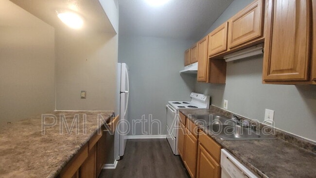 Building Photo - 900 Candlewood Dr NW