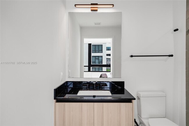 Building Photo - 225 N Miami Ave