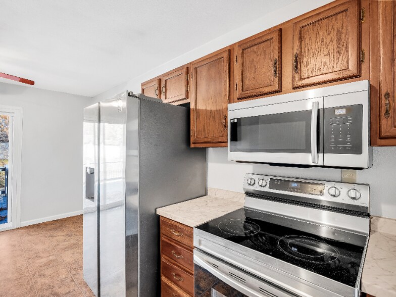 Building Photo - 104 Britanna Dr