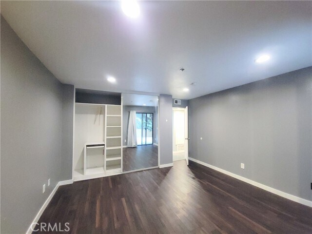 Building Photo - 550 Orange Ave