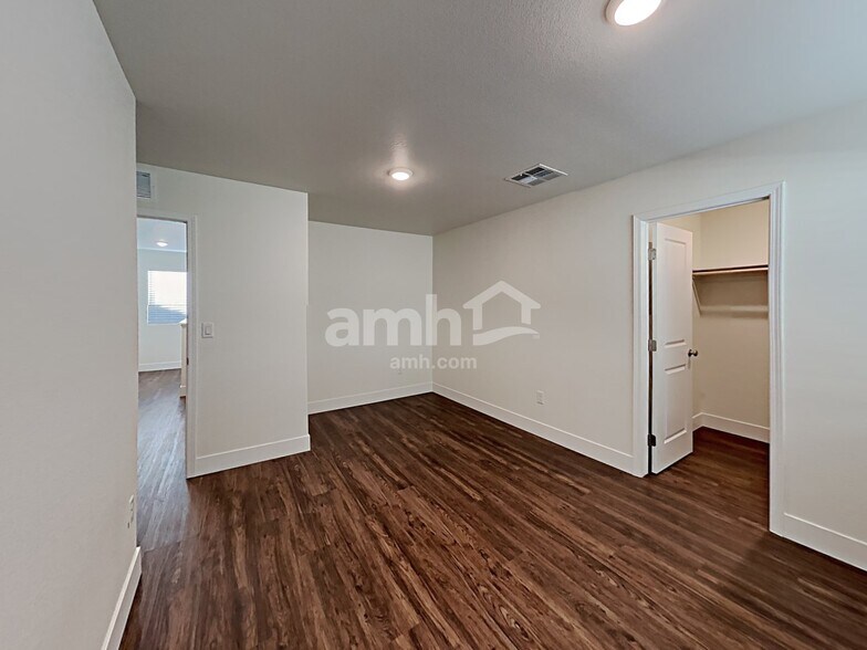 Building Photo - 6026 Schmidt St