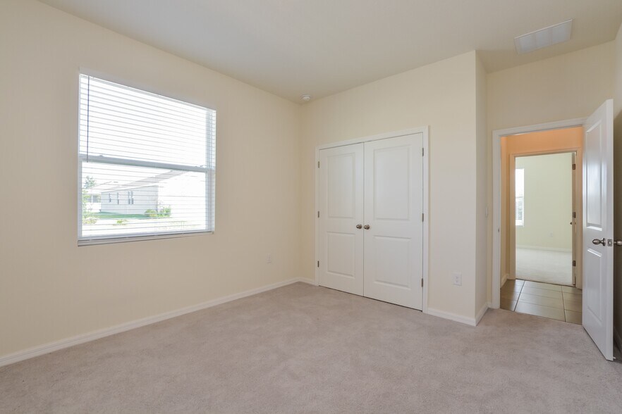 Building Photo - 5877 SW 82nd Ln
