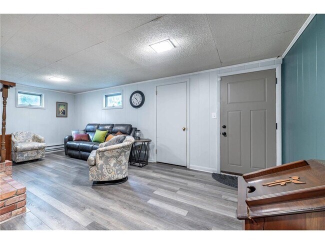 Building Photo - 1409 Hoot Lake Dr