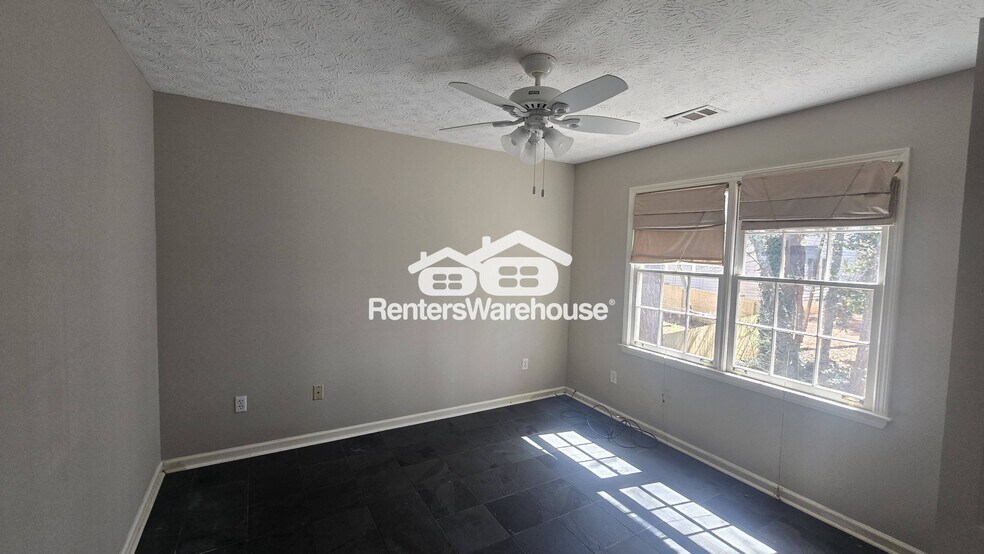 Building Photo - 891 Providence Dr