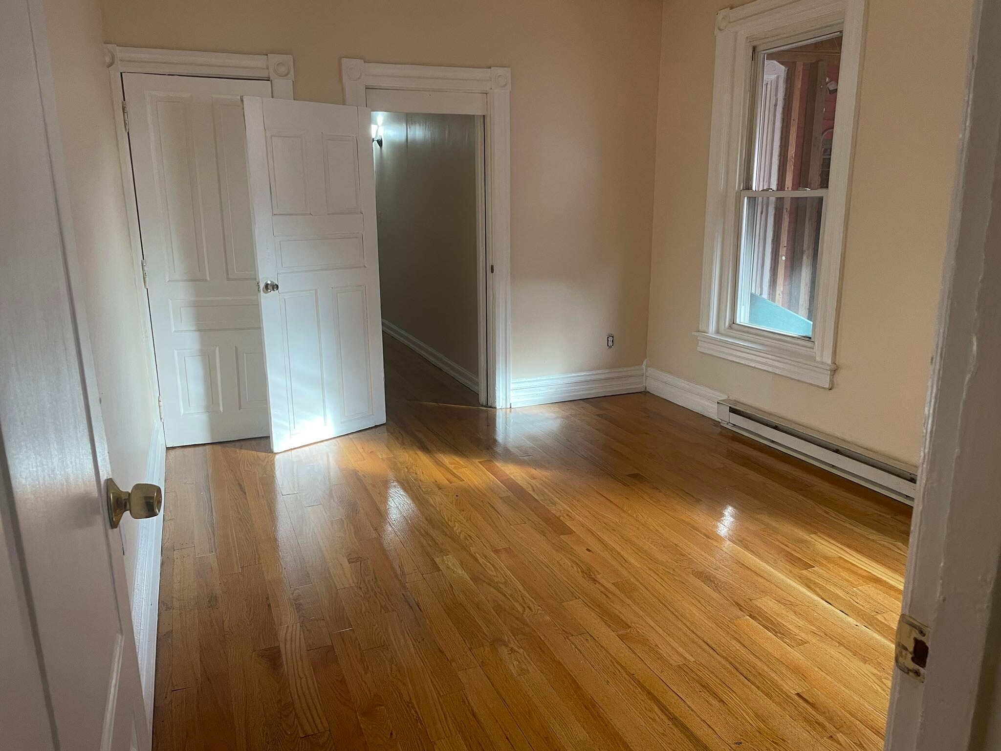 Building Photo - 706 N 6th St