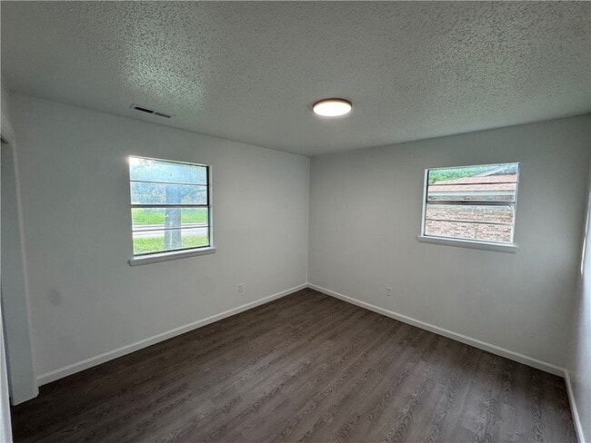 Building Photo - 1303 White Rd