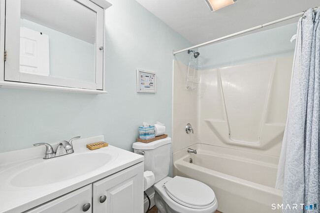 Building Photo - 108 College Pl