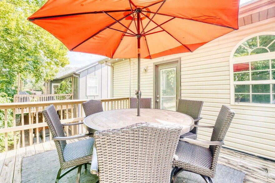 Building Photo - 1517 NW Bell Royal Ct