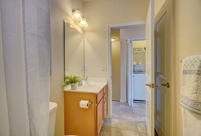 Building Photo - READY 08-17-26l!! A 3-Bedroom Townhome w/Garage in Culpepper Landing! Community Pool, Dog Park, P...