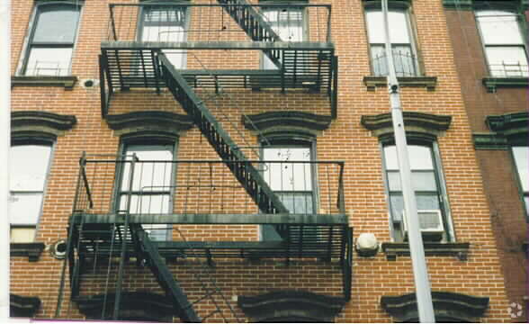Building Photo - 136 Orchard St