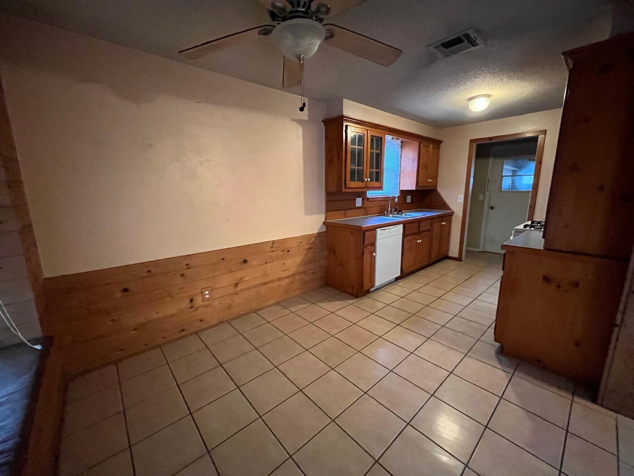 Building Photo - 4700 SE 42nd St