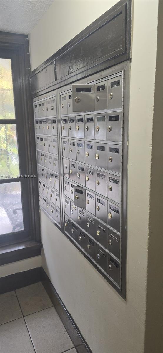 Building Photo - 3680 Inverrary Dr