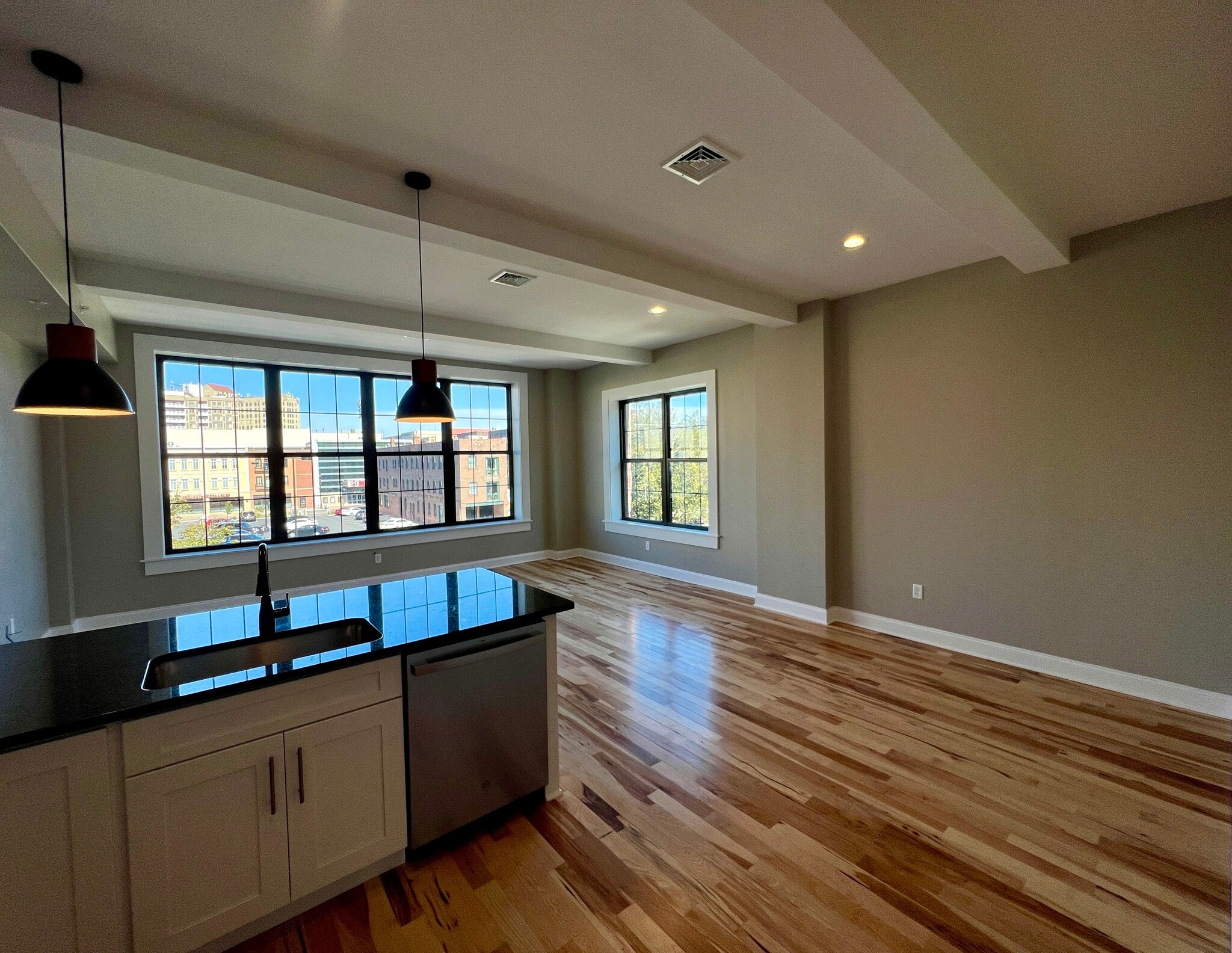 Building Photo - 116 S Main St