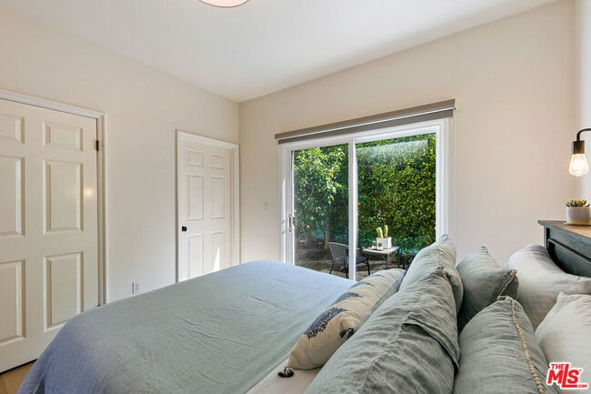 Building Photo - 28905 W Beach Ln