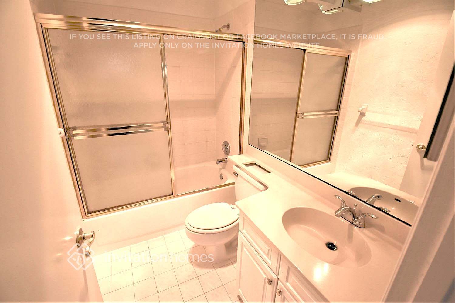Building Photo - 7045 Golf Pointe Cir