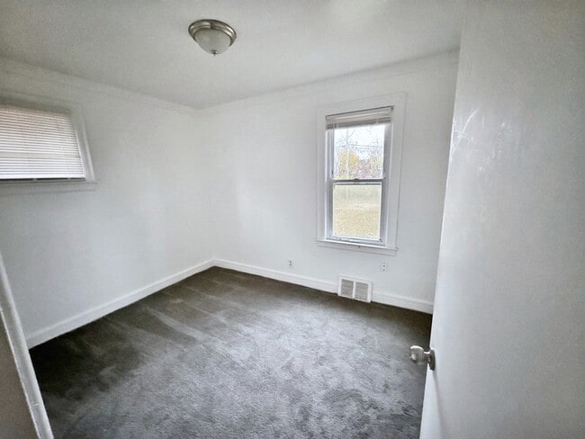 Building Photo - 9227 Grayton St