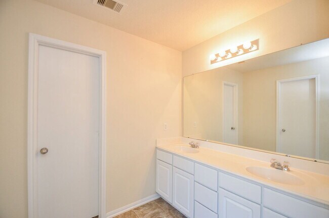 Building Photo - 12506 Greencanyon Dr
