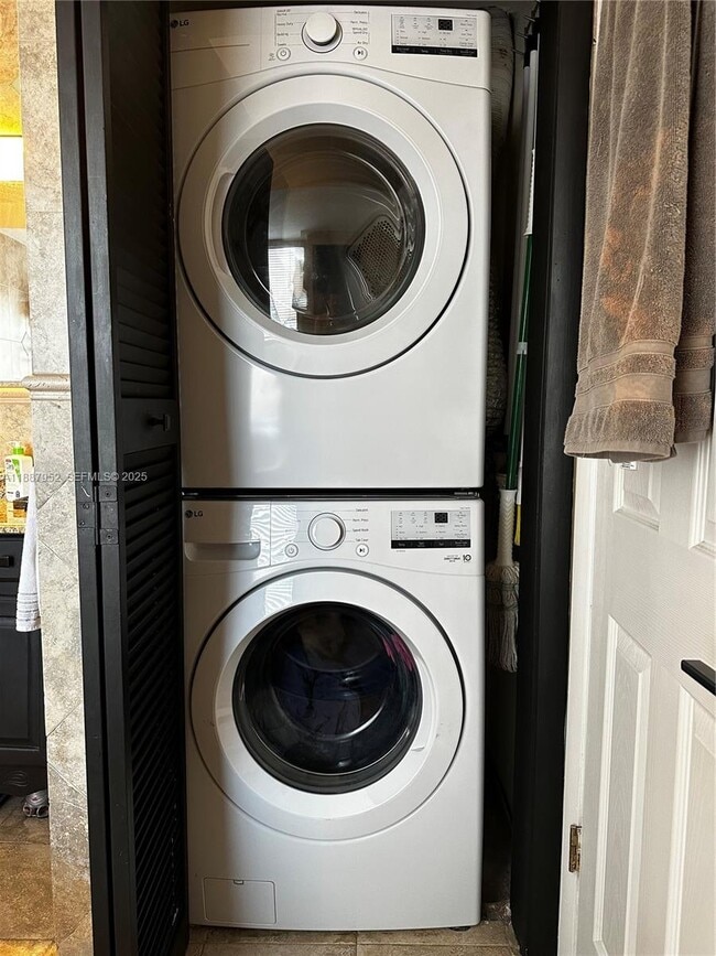 Building Photo - 3971 Coral Springs Dr