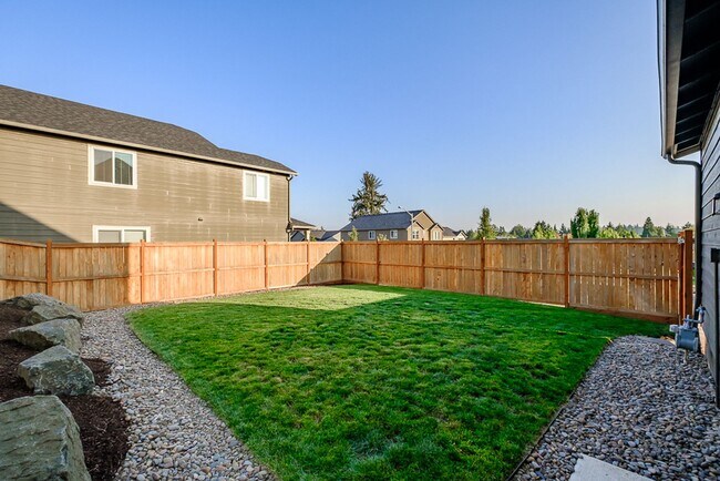 Building Photo - Beautiful 3 Bedroom on Large Corner Lot!