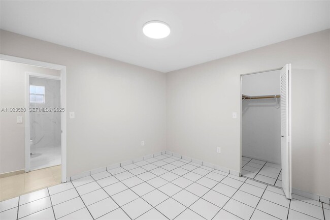 Building Photo - 85 W 24th St