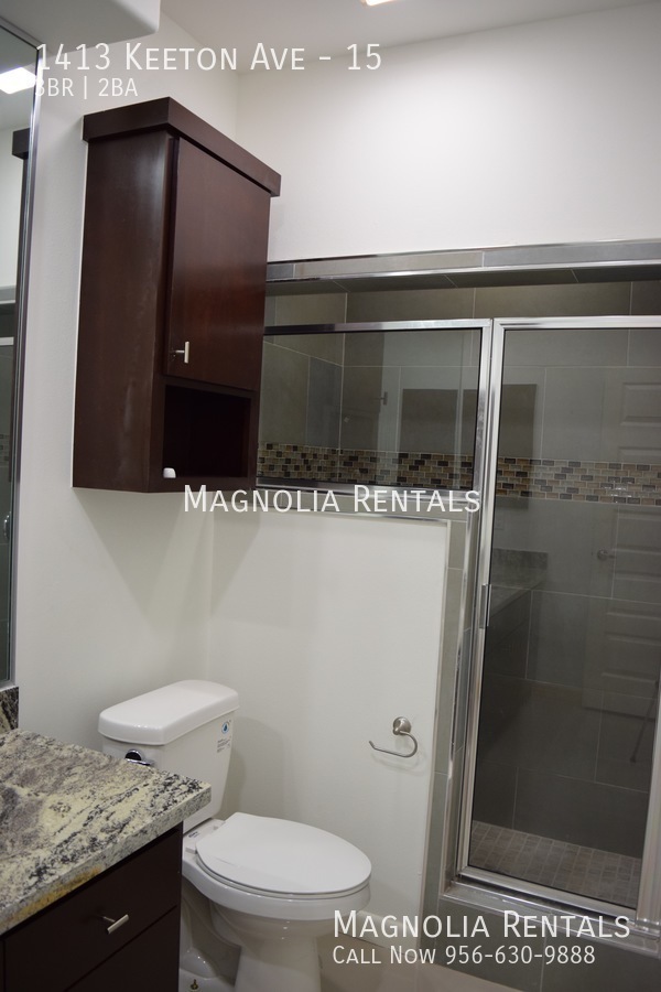 Building Photo - Las Jollas Condominiums II