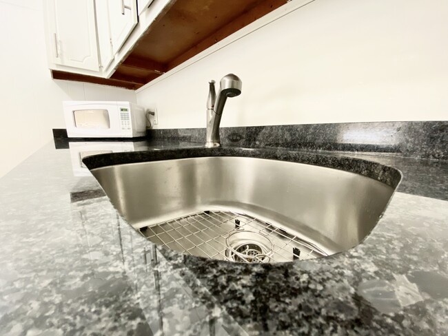 Granite counter top with deep sink - 1140 Ash St