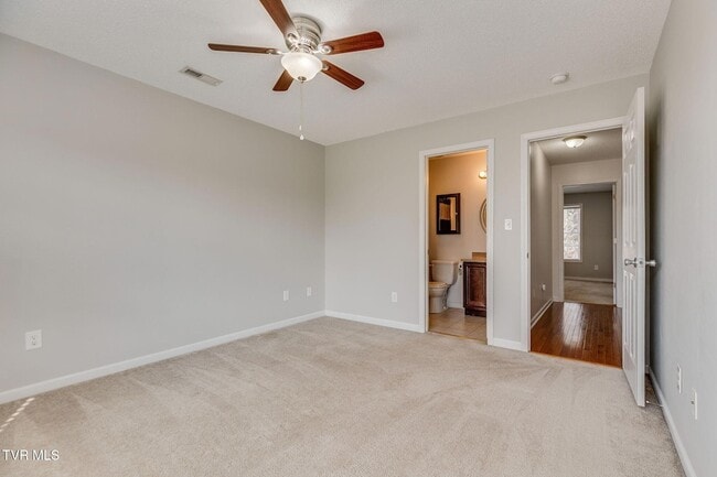 Building Photo - 119 Amanda Ln