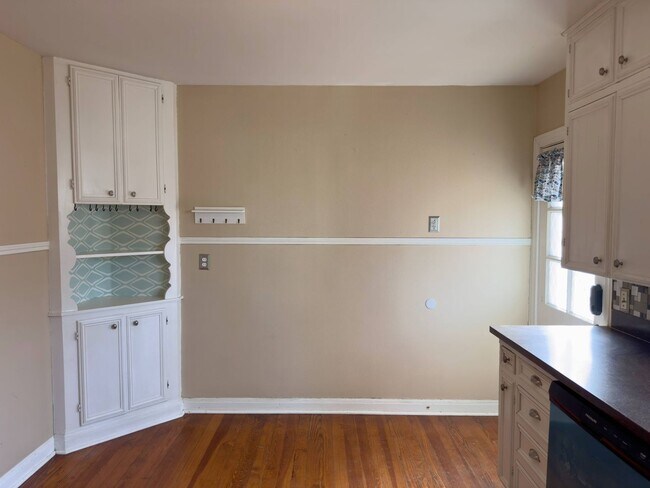 Building Photo - Adorable 3 bed 2 bath home in Brook Village!