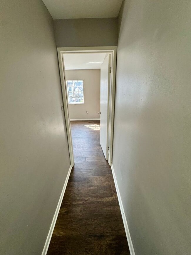 Building Photo - 542 5th Ave