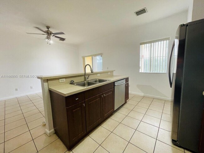 Building Photo - 903 N Santa Catalina Cir